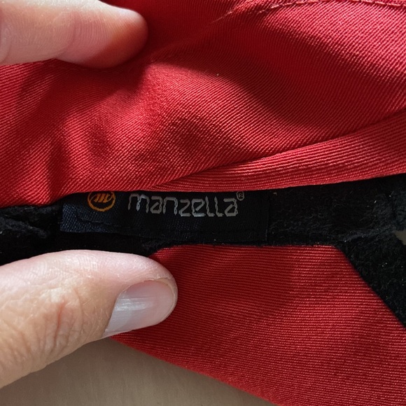 Red & black gloves - Picture 5 of 5